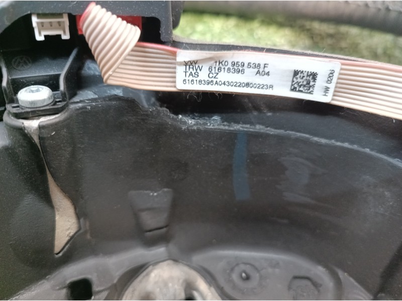 Recambio de volante para volkswagen tiguan (5n1) 2.0 tdi referencia OEM IAM PV61618394D00 61618396 1K0959538F