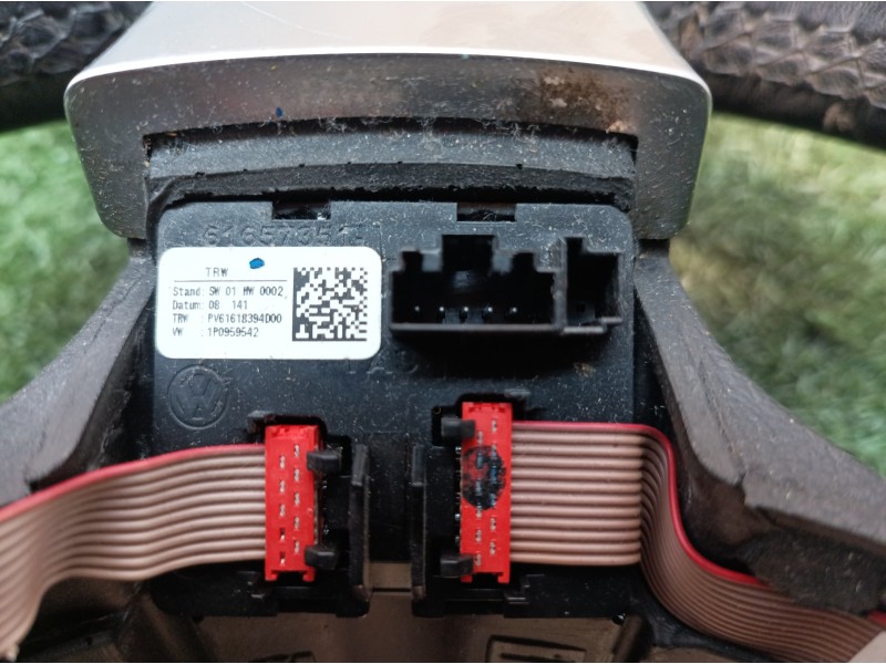 Recambio de volante para volkswagen tiguan (5n1) 2.0 tdi referencia OEM IAM PV61618394D00 61618396 1K0959538F