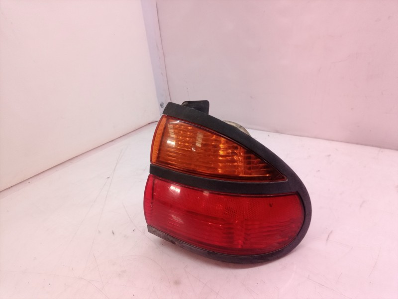 Recambio de piloto trasero derecho para renault laguna (b56) 1.8 16v rt referencia OEM IAM 7700420123  