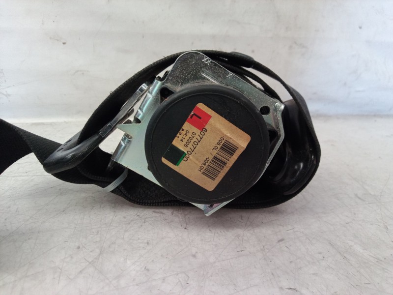Recambio de cinturon seguridad delantero izquierdo para opel corsa d catch me referencia OEM IAM 607707700D 607707700D 607707700