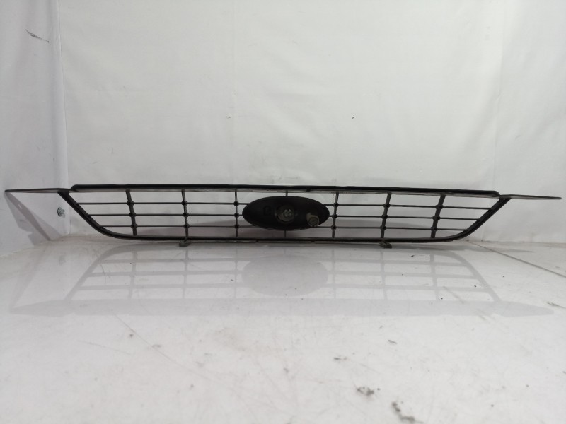 Recambio de rejilla delantera para ford focus berlina (cap) ambiente (d) referencia OEM IAM 4M518200BK  
