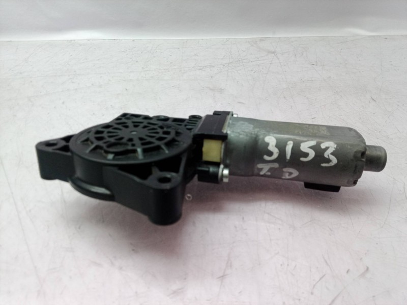 Recambio de motor elevalunas trasero derecho para kia carens (un) referencia OEM IAM    Recambio de motor elevalunas trasero derecho para kia carens (un) referencia OEM IAM