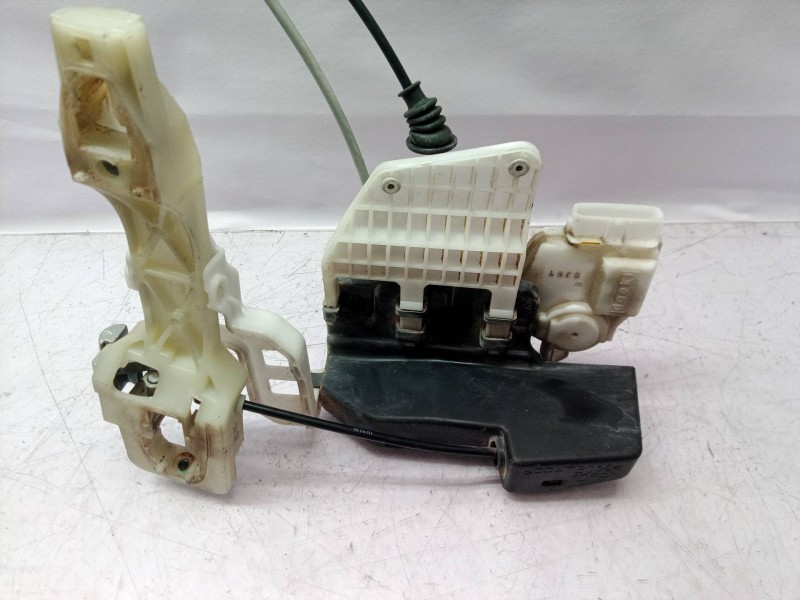 Recambio de cerradura puerta delantera derecha para kia carens (un) referencia OEM IAM    Recambio de cerradura puerta delantera derecha para kia carens (un) referencia OEM IAM