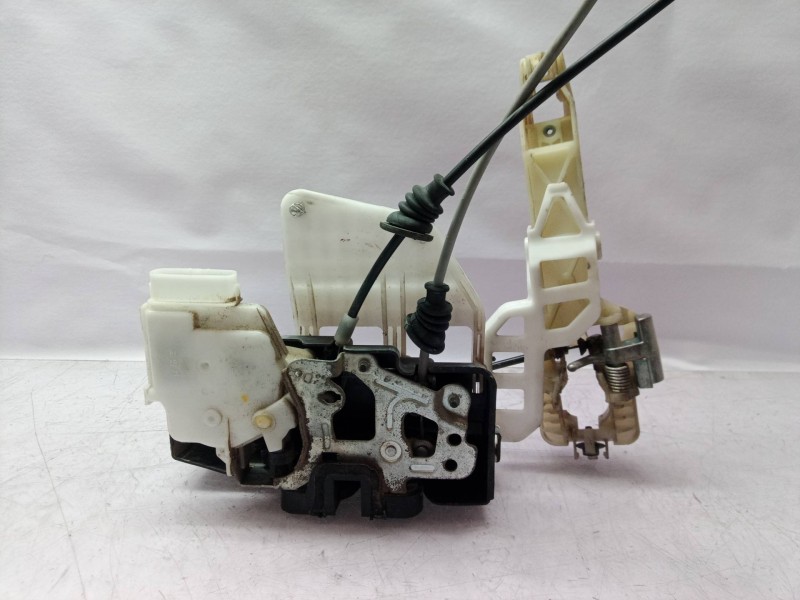 Recambio de cerradura puerta delantera derecha para kia carens (un) referencia OEM IAM    Recambio de cerradura puerta delantera derecha para kia carens (un) referencia OEM IAM