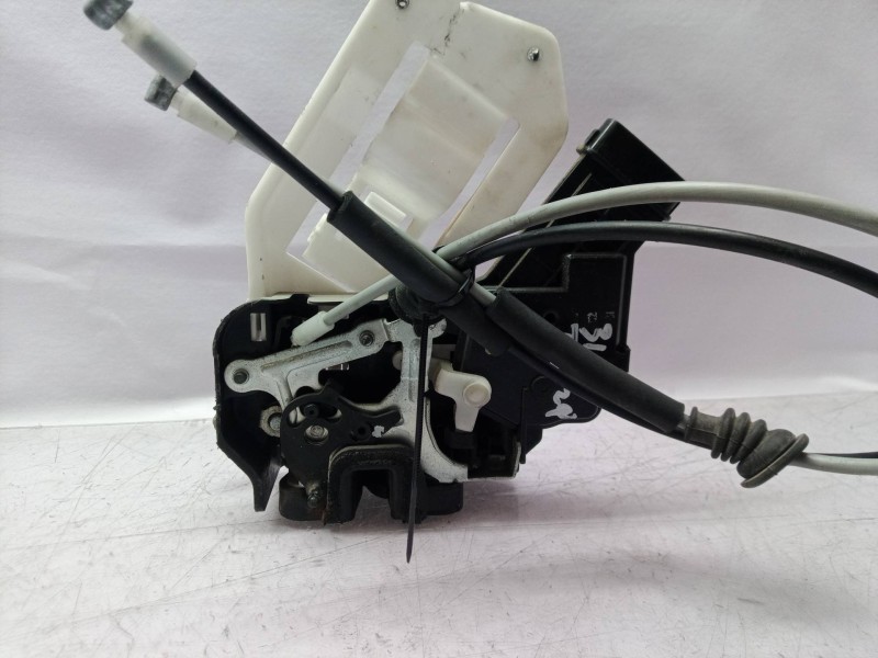 Recambio de cerradura puerta trasera izquierda para kia carens (un) referencia OEM IAM    Recambio de cerradura puerta trasera izquierda para kia carens (un) referencia OEM IAM