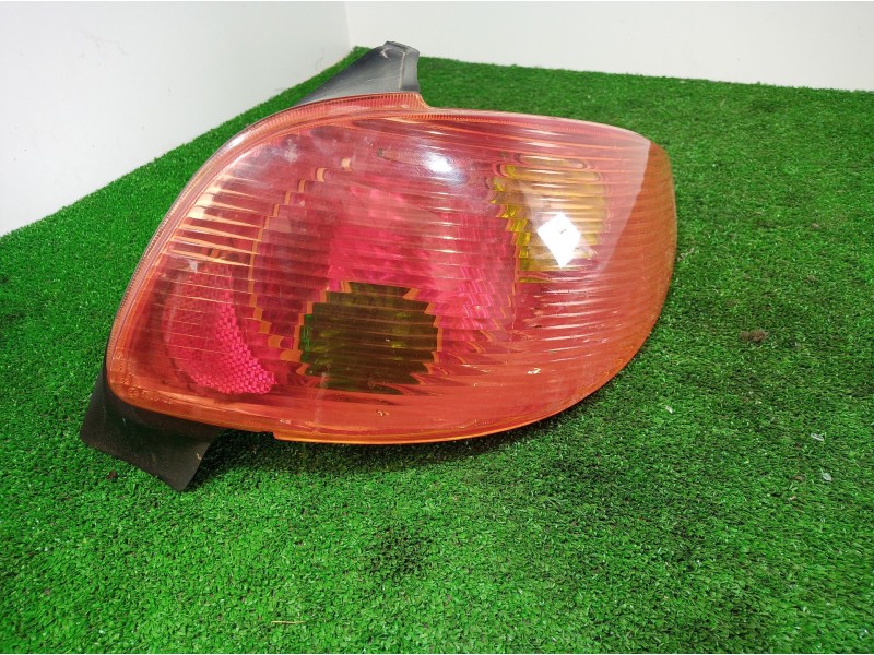 Recambio de piloto trasero derecho para peugeot 206 berlina 1.4 hdi referencia OEM IAM   