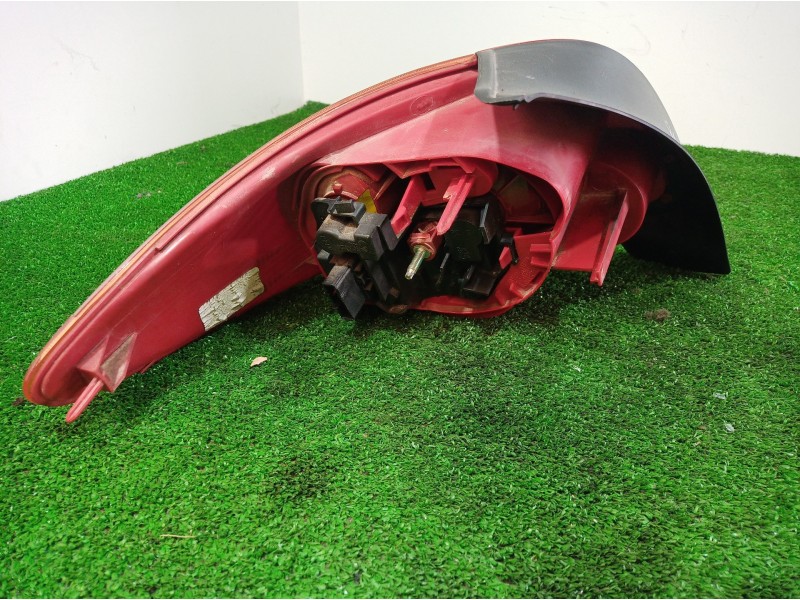 Recambio de piloto trasero derecho para peugeot 206 berlina 1.4 hdi referencia OEM IAM   