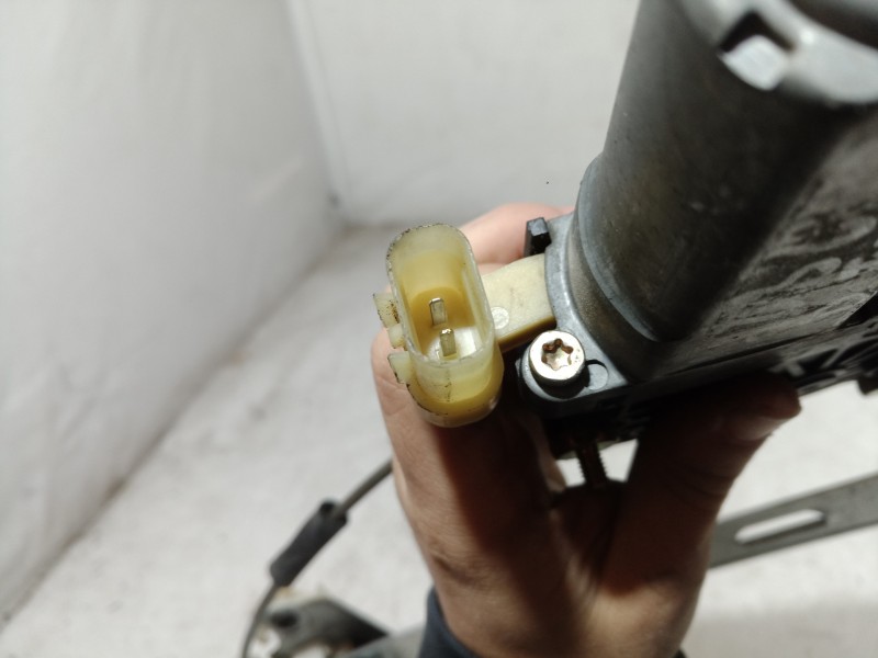 Recambio de motor elevalunas delantero izquierdo para kia rio 1.5 crdi ex2 referencia OEM IAM   