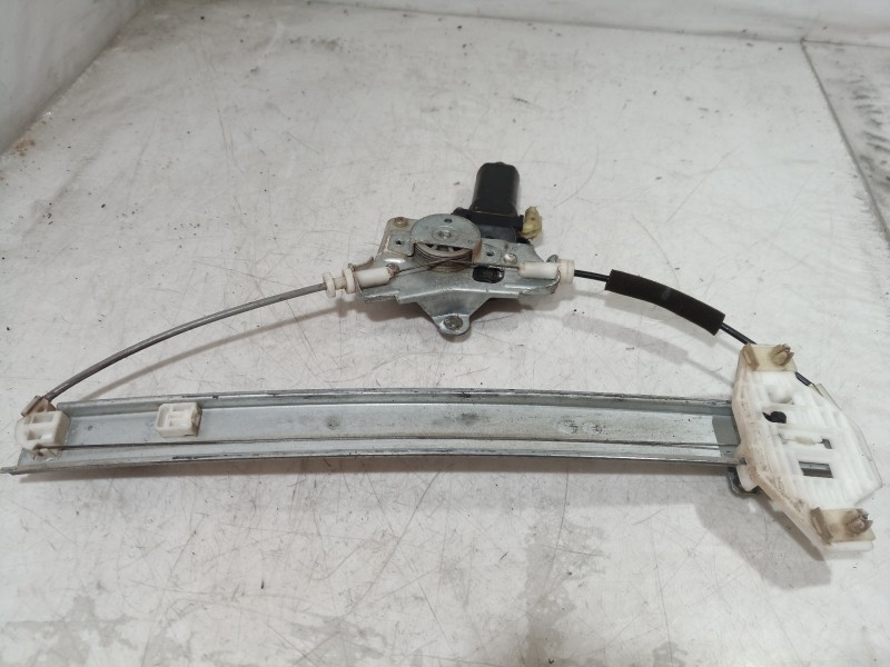 Recambio de motor elevalunas trasero izquierdo para hyundai accent (lc) gls referencia OEM IAM 9881025100 9881025100 9881025100