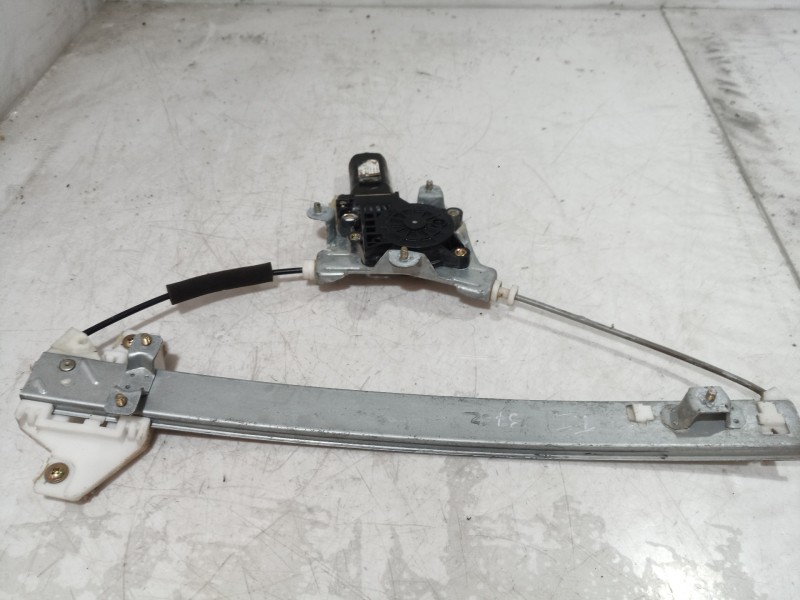 Recambio de motor elevalunas trasero izquierdo para hyundai accent (lc) gls referencia OEM IAM 9881025100 9881025100 9881025100