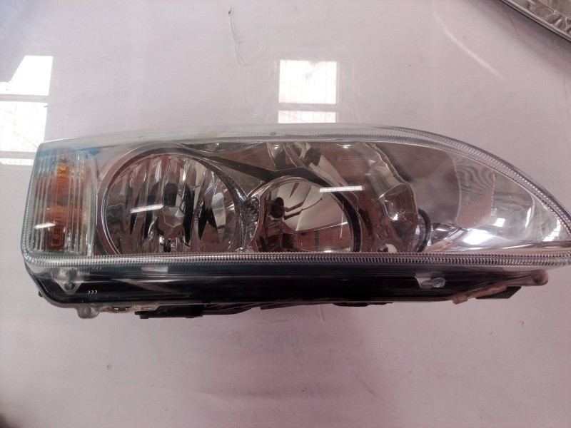 Recambio de faro derecho para ford focus berlina (cap) ghia referencia OEM IAM 4M5113K060AA 4M5113K060AA 4M5113W029AC