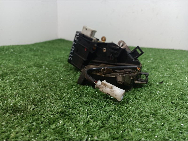 Recambio de cerradura puerta trasera derecha para bmw serie 7 (e38) 730il referencia OEM IAM 8352165 8352165 40620751