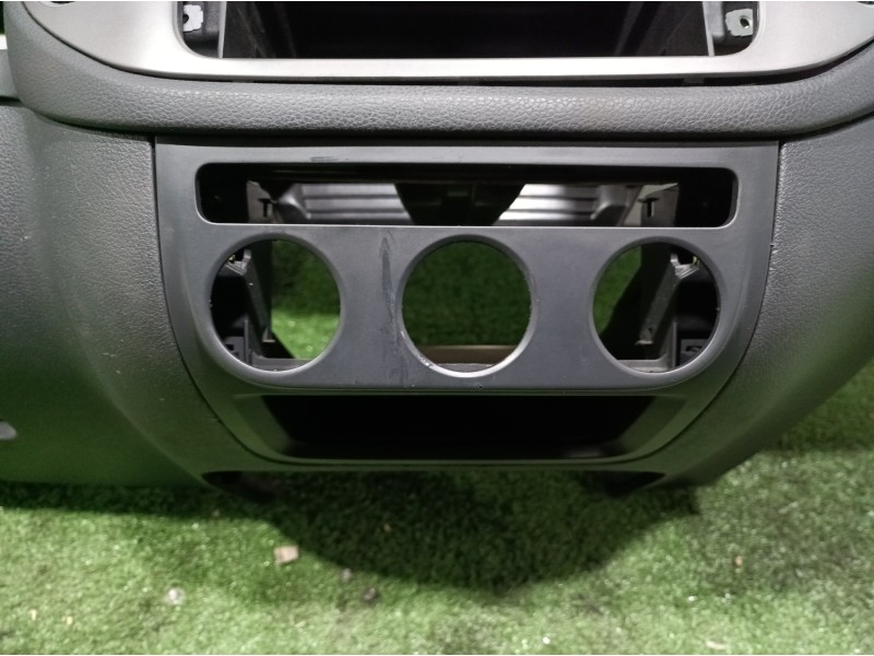 Recambio de salpicadero para volkswagen tiguan (5n1) 2.0 tdi referencia OEM IAM 5M1858296 5M1858719 5N1858669