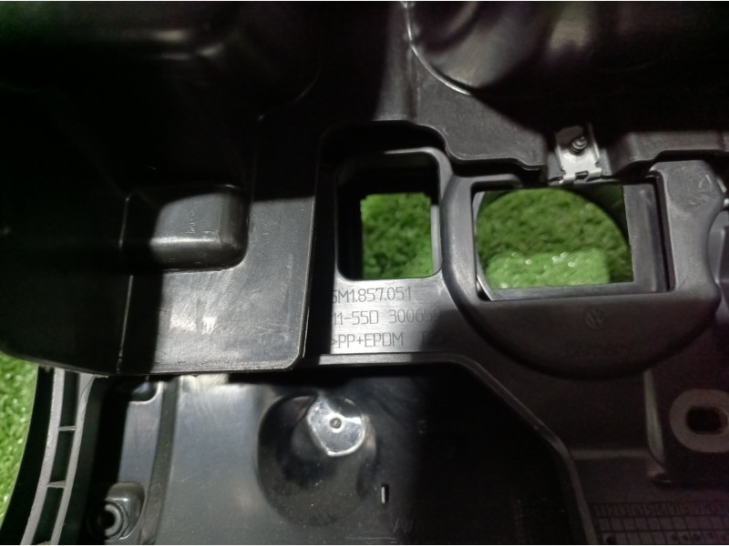 Recambio de salpicadero para volkswagen tiguan (5n1) 2.0 tdi referencia OEM IAM 5M1858296 5M1858719 5N1858669