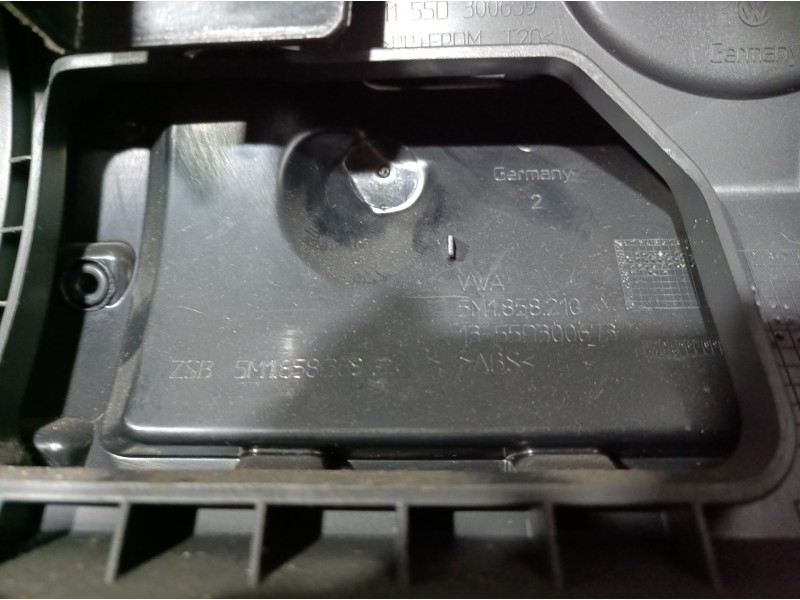 Recambio de salpicadero para volkswagen tiguan (5n1) 2.0 tdi referencia OEM IAM 5M1858296 5M1858719 5N1858669