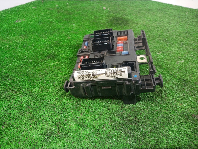 Recambio de caja reles / fusibles para peugeot 206 berlina 1.4 hdi referencia OEM IAM 964349888000 964349888000 964349888000