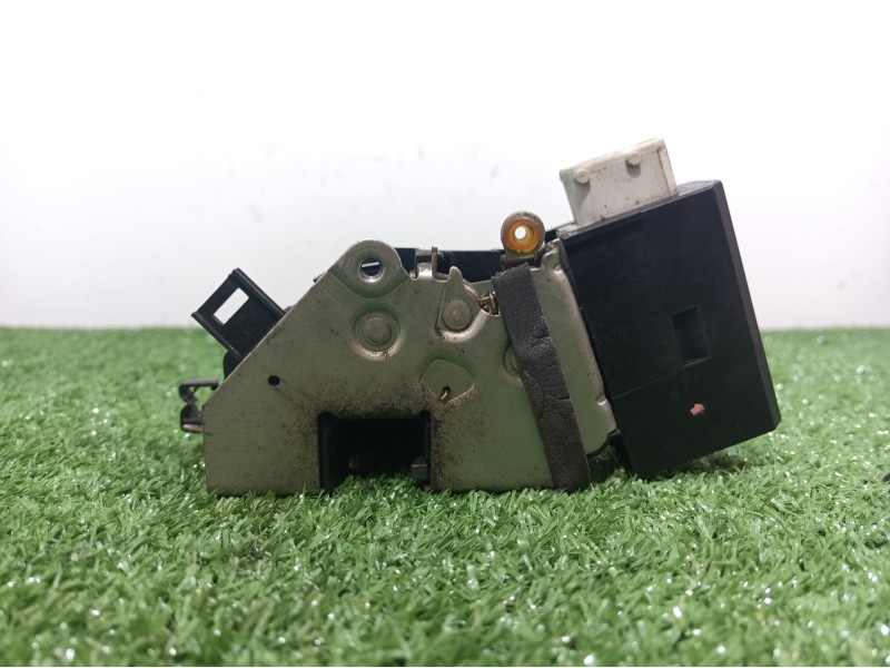 Recambio de cerradura puerta trasera derecha para bmw serie 7 (e38) 730il referencia OEM IAM 8352165 8352165 40620751