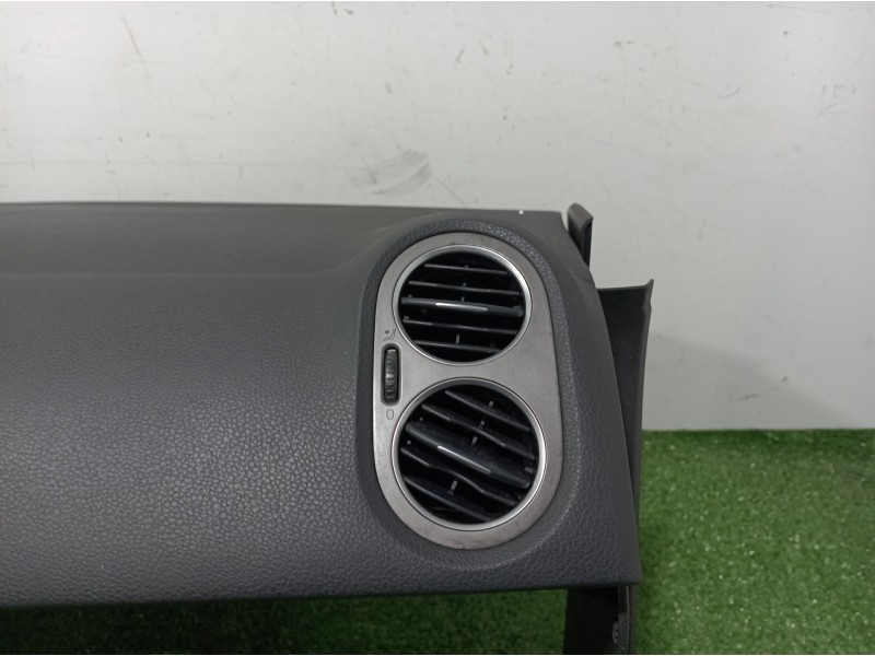 Recambio de salpicadero para volkswagen tiguan (5n1) 2.0 tdi referencia OEM IAM 5M1858296 5M1858719 5N1858669