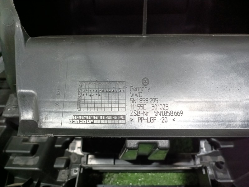 Recambio de salpicadero para volkswagen tiguan (5n1) 2.0 tdi referencia OEM IAM 5M1858296 5M1858719 5N1858669