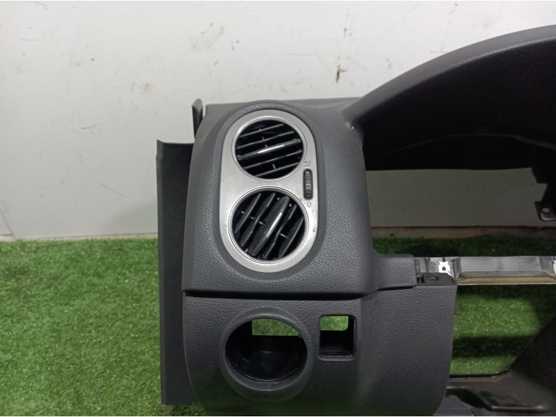 Recambio de salpicadero para volkswagen tiguan (5n1) 2.0 tdi referencia OEM IAM 5M1858296 5M1858719 5N1858669