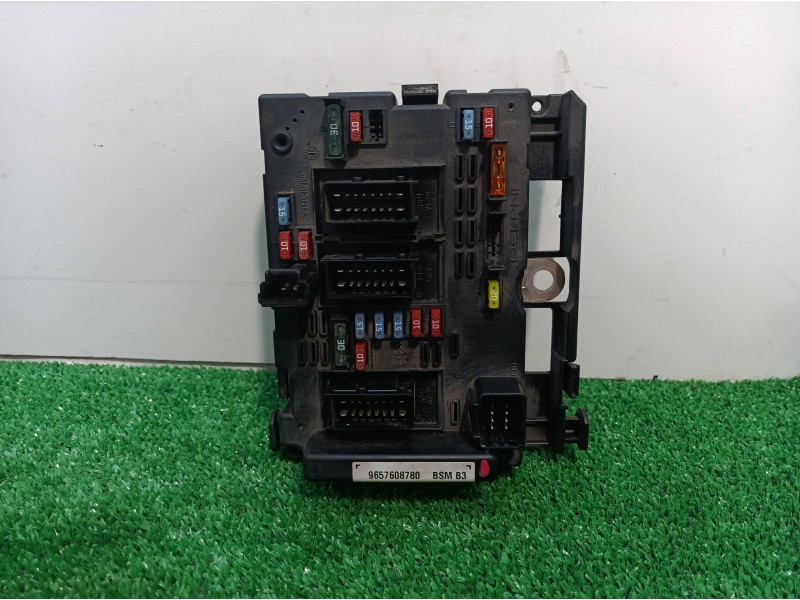 Recambio de caja reles / fusibles para peugeot 206 berlina 1.4 hdi referencia OEM IAM 9657608780 9657608780 9657608780