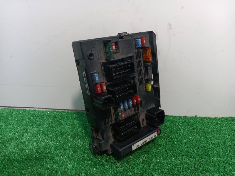 Recambio de caja reles / fusibles para peugeot 206 berlina 1.4 hdi referencia OEM IAM 9657608780 9657608780 9657608780