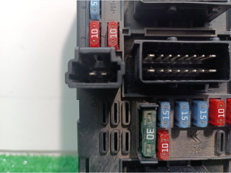 Recambio de caja reles / fusibles para peugeot 206 berlina 1.4 hdi referencia OEM IAM 9657608780 9657608780 9657608780