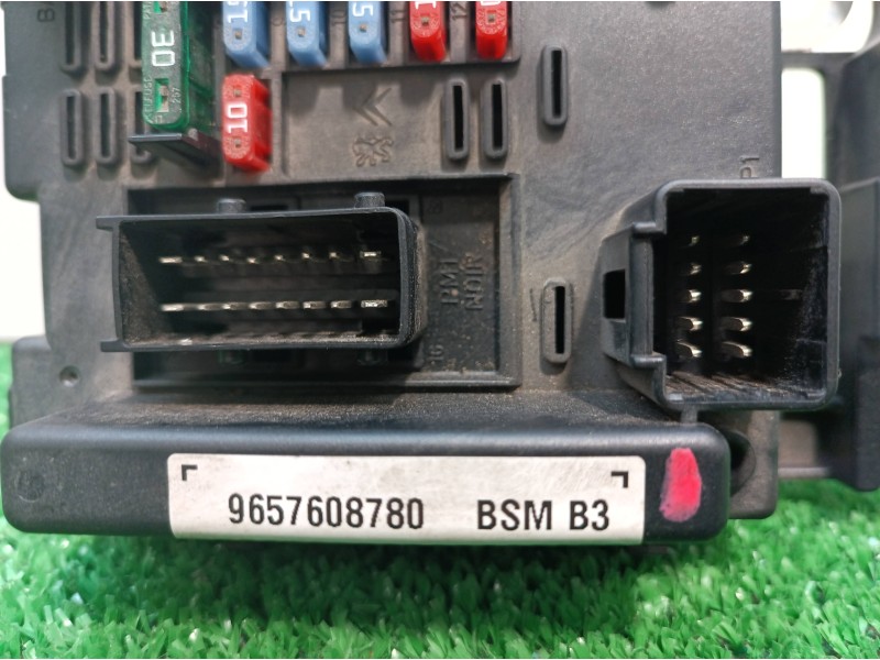 Recambio de caja reles / fusibles para peugeot 206 berlina 1.4 hdi referencia OEM IAM 9657608780 9657608780 9657608780