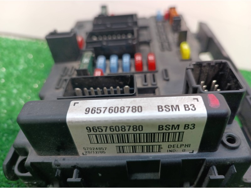 Recambio de caja reles / fusibles para peugeot 206 berlina 1.4 hdi referencia OEM IAM 9657608780 9657608780 9657608780