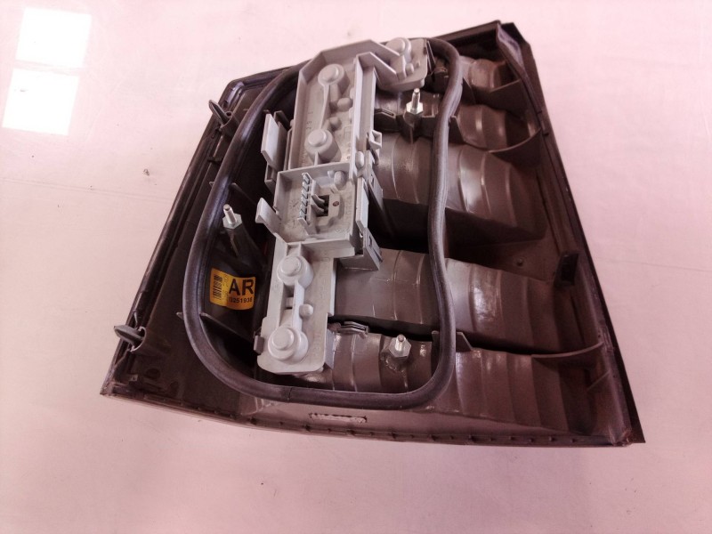 Recambio de piloto trasero derecho para opel vectra c berlina comfort referencia OEM IAM 13251938 13251938 13251938