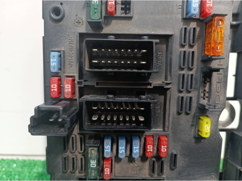 Recambio de caja reles / fusibles para peugeot 206 berlina 1.4 hdi referencia OEM IAM 9657608780 9657608780 9657608780