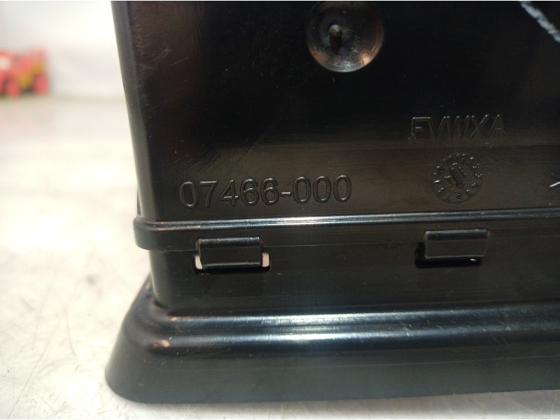 Recambio de rejilla aireadora para ford c-max edition referencia OEM IAM 07466000 07466000 07466000