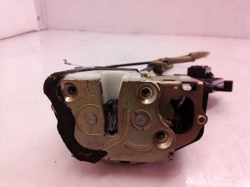 Recambio de cerradura puerta trasera izquierda para mazda 6 berlina (gg) 2.0 active (5-ptas.) referencia OEM IAM   