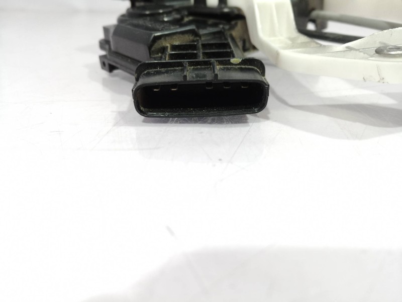 Recambio de cerradura puerta trasera derecha para kia carens (un) 1.6 crdi cat referencia OEM IAM   