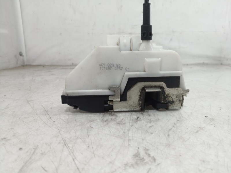 Recambio de cerradura puerta delantera izquierda para citroën c3 referencia OEM IAM 46982980 46982980 46982980