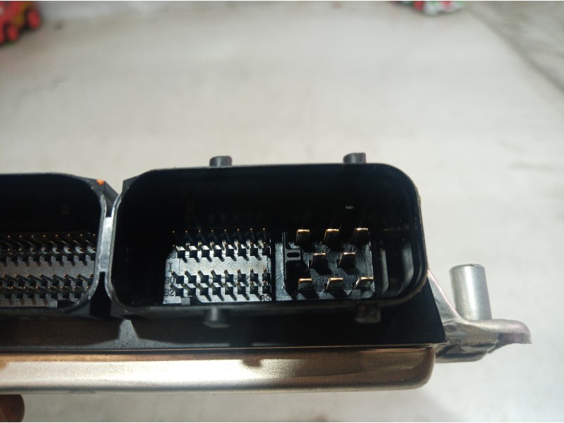 Recambio de centralita motor uce para volkswagen passat berlina (3b3) advance referencia OEM IAM 0281011205 0281011205 038906019