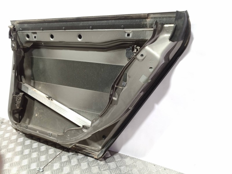 Recambio de puerta trasera derecha para audi a6 avant (4b5) 2.5 tdi quattro referencia OEM IAM   