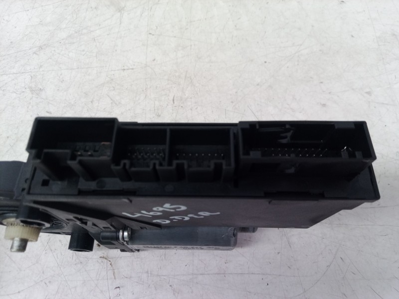 Recambio de motor elevalunas delantero derecho para audi a4 berlina (8e) 2.0 tdi 16v (103kw) referencia OEM IAM 8E1959802B 8E195