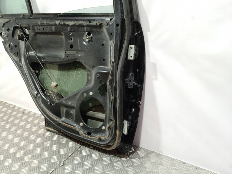 Recambio de puerta trasera izquierda para mercedes-benz clase c (w203) berlina referencia OEM IAM   