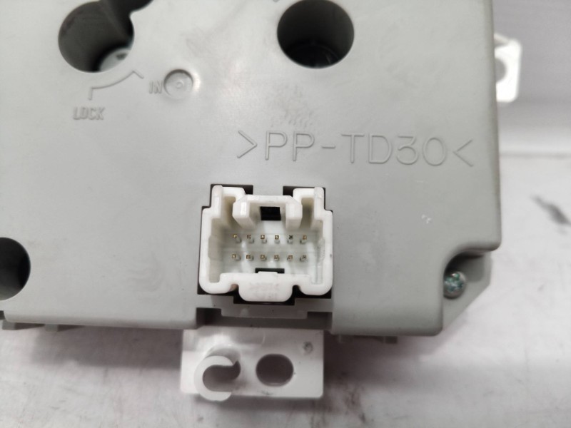 Recambio de mando climatizador para mazda 6 berlina (gg) 2.0 active (5-ptas.) referencia OEM IAM   