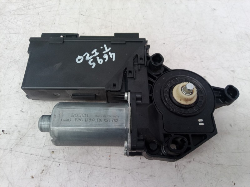 Recambio de motor elevalunas trasero izquierdo para audi a4 berlina (8e) 2.0 tdi 16v (103kw) referencia OEM IAM 8E0959801A 8E095