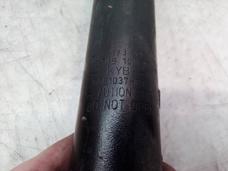 Recambio de amortiguador trasero izquierdo para peugeot 308 sw allure referencia OEM IAM 0081037H01 0081037H01 0081037H01