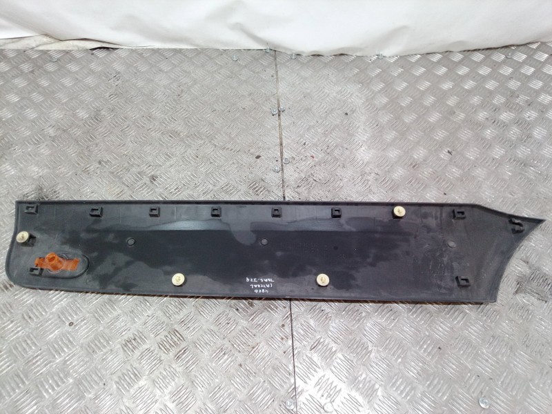 Recambio de moldura para volkswagen crafter caja cerrada 2.0 tdi referencia OEM IAM A9066901962 A9066901962 A9066901962