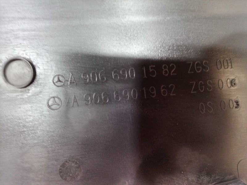 Recambio de moldura para volkswagen crafter caja cerrada 2.0 tdi referencia OEM IAM A9066901962 A9066901962 A9066901962