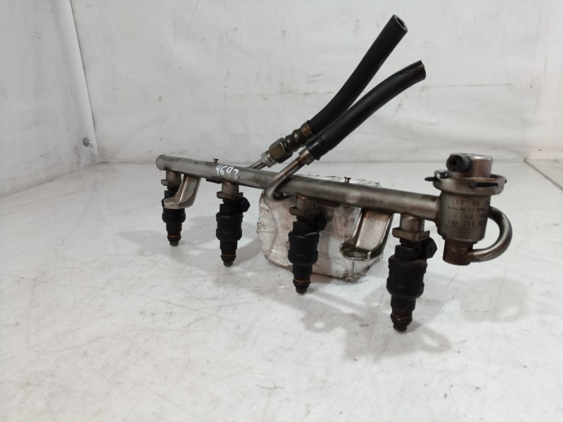 Recambio de rampa inyectora para audi a4 berlina (b5) 1.8 t referencia OEM IAM 058133681C 058133681C 058133681