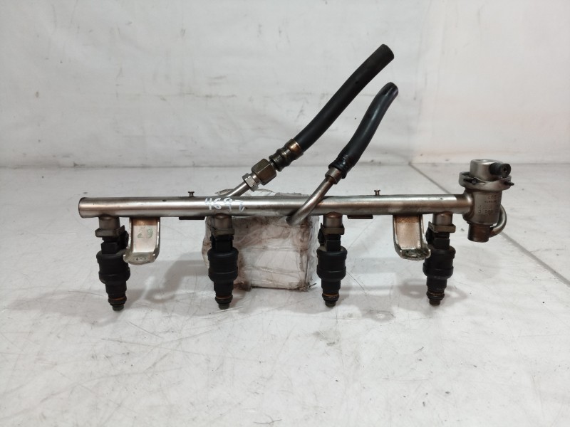 Recambio de rampa inyectora para audi a4 berlina (b5) 1.8 t referencia OEM IAM 058133681C 058133681C 058133681