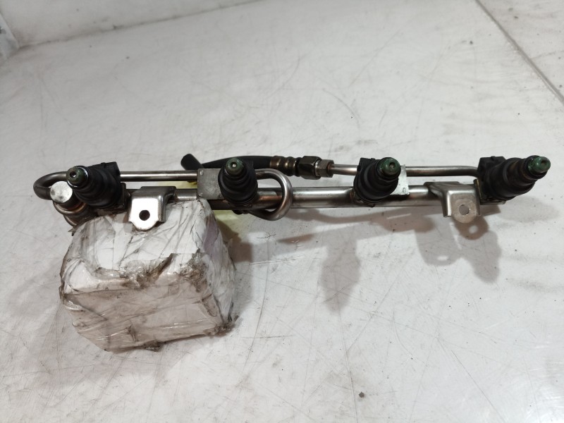 Recambio de rampa inyectora para audi a4 berlina (b5) 1.8 t referencia OEM IAM 058133681C 058133681C 058133681