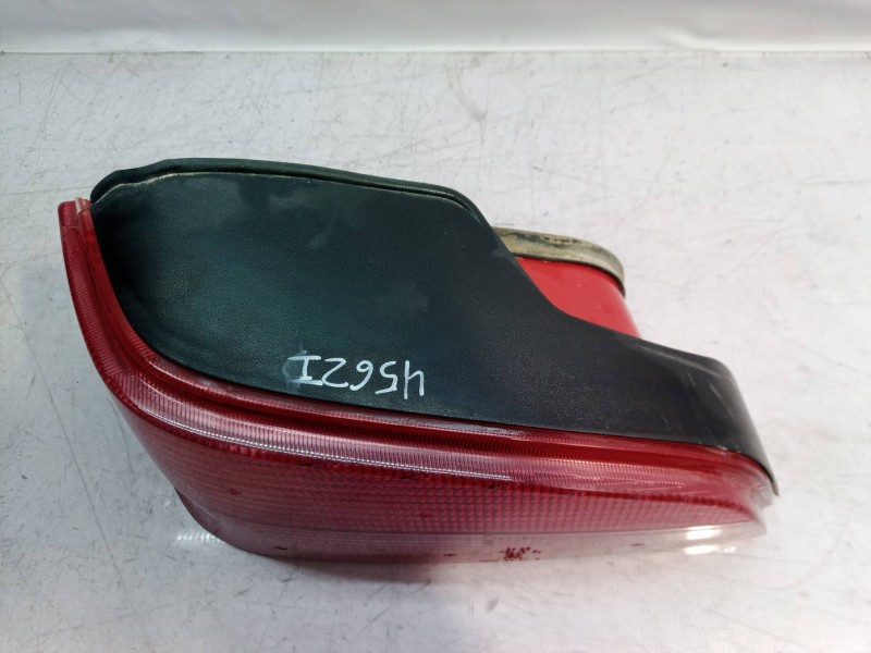 Recambio de piloto trasero izquierdo para peugeot 106 (s1) cocktail referencia OEM IAM 630320  