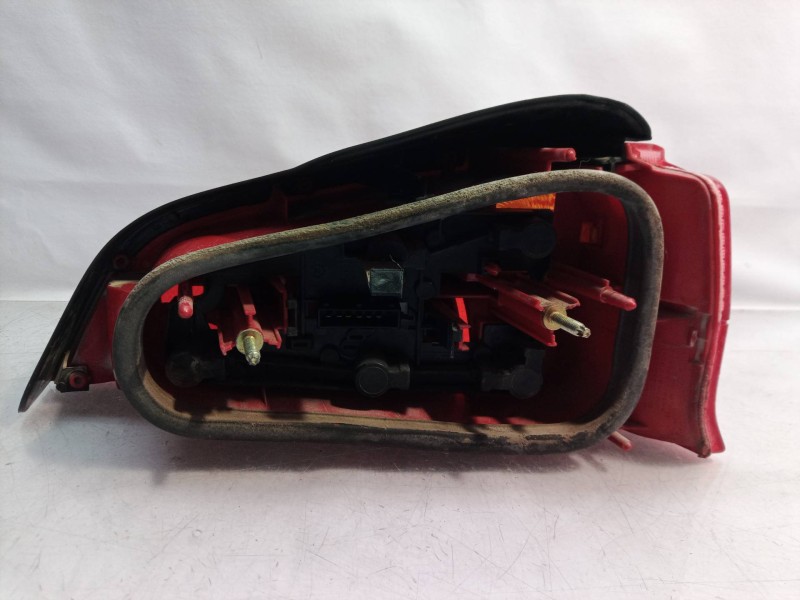 Recambio de piloto trasero izquierdo para peugeot 106 (s1) cocktail referencia OEM IAM 630320  