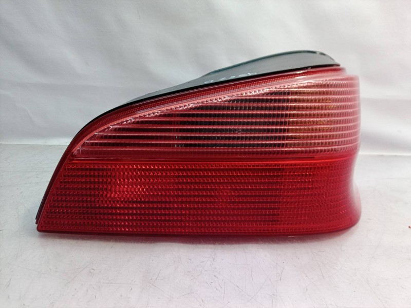 Recambio de piloto trasero derecho para peugeot 106 (s1) cocktail referencia OEM IAM 635184  